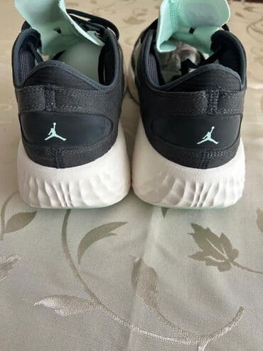 срочно продаю в связи с переездом: Кроссовки, 47, Jordan, Новый, цвет - Черный, Самовывоз — 3