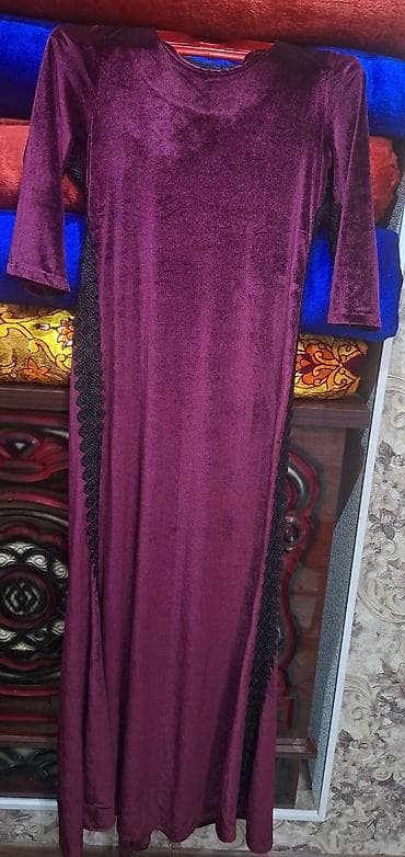 кызыл бел: Кече көйнөгү, Суу периси, Узун модель, Велюр, Жеңдери менен, M — 1