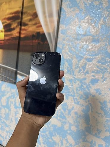 IPhone 13, Б/у, 128 ГБ, Midnight, Чехол, 83 %