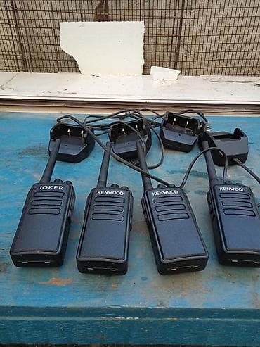 Рации портативные UHF/VHF с зарядными устройствами (набор из 4