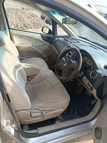 jak авто: Mitsubishi Colt: 2003 г., 1.3 л, Автомат, Бензин, Хэтчбэк — 5