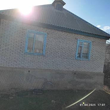 жаны уйлор: Продаётся кирпичный одноэтажный дом с двускатной крышей из шиферных — 3