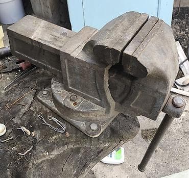 тиски для металла: Тиски слесарные поворотные, тяжелые, промышленного типа. - Корпус из — 1