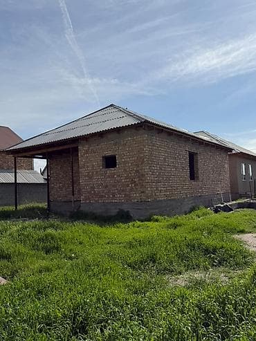 недостроенные дома: Бишкек, Первомайский район. Продаётся дом на участке 4 сотки. - — 2