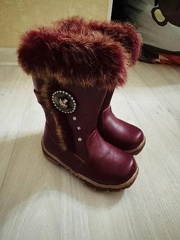 Продаю детские сапоги 28 размер,новые 700с,район парка дружбы