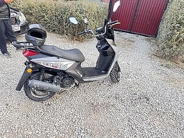 Скутер ALMOTOR AS48-Y10, серый. Особенности и оснащение: - Бензиновый