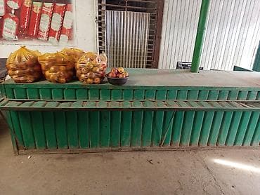 Торговое оборудование: Продавецкий прилавок/торговая стойка для рынка. - Материал: металл — 4