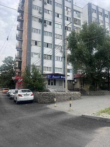 комна: 18 м², Без мебели — 2