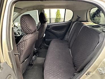 byd e7: Toyota Yaris: 2002 г., Автомат, Бензин, Хэтчбэк — 4