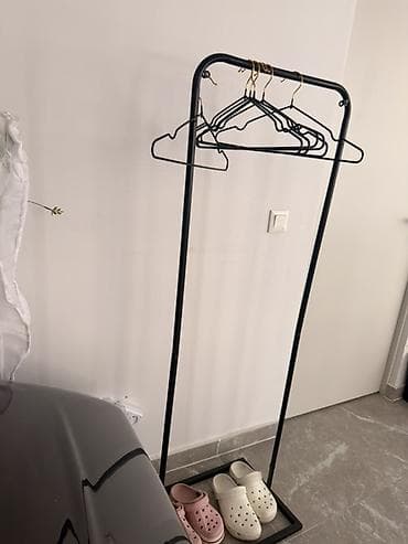 Напольная вешалка-стойка для одежды - Минималистичный дизайн: черная