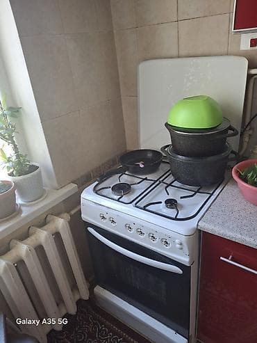 Газовая плита с духовкой, напольная, стандартная ширина около 50–55