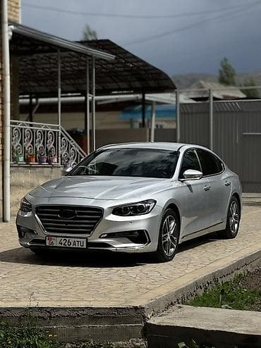 mini cooper s: Седан бизнес‑класса серебристого цвета. Основные особенности: - — 1