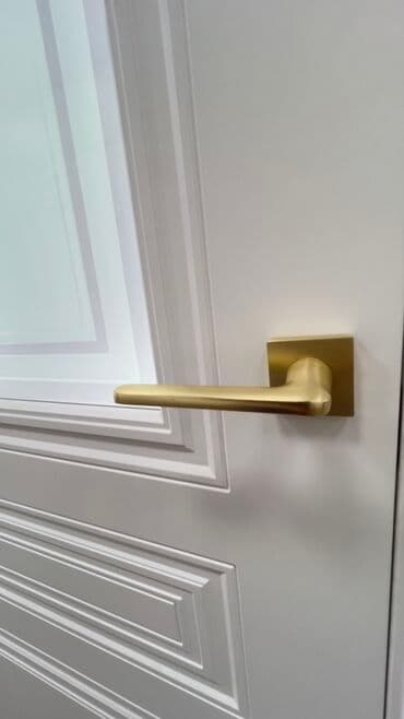 сейф двери: Межкомнатная дверь белого цвета с прямоугольной вставкой из матового — 7