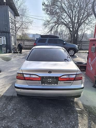 mazda 623: Honda Accord: 1998 г., 2 л, Автомат, Бензин, Седан — 5