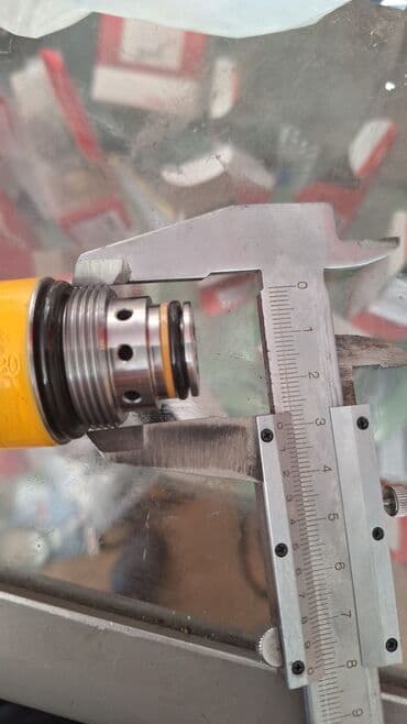 hyundai: Продаю запчасти на экскаватор хундай 2900/3000 клапан распределения — 1