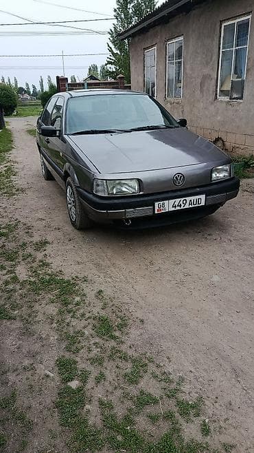 Volkswagen: Volkswagen Passat: 1988 г., 1.8 л, Механика, Бензин, Седан — 3
