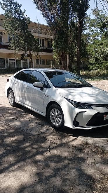 corolla 2022: Toyota Corolla: 2021 г., 1.8 л, Вариатор, Гибрид, Седан — 1