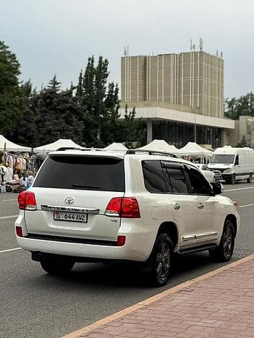 Toyota Land Cruiser: 2014 г., 4.6 л, Автомат, Бензин, Внедорожник at lalafo.kg Toyota Land Cruiser: 2014 г., 4.6 л, Автомат, Бензин, Внедорожник