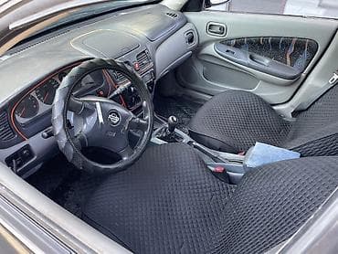 Nissan Almera: 2002 г., 1.5 л, Механика, Бензин, Хэтчбэк — 5