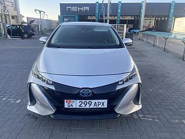 Транспорт: Toyota Prius: 2018 г., 1.8 л, Автомат, Гибрид, Лифтбек — 1
