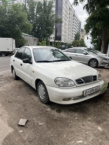 Daewoo Lanos: 2001 г., 1.3 л, Механика, Бензин, Седан
