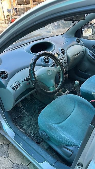 Продажа авто: Toyota Yaris: 1999 г., 1 л, Механика, Бензин, Хэтчбэк — 4