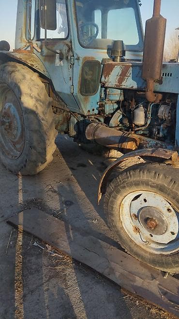 гидравлика хйундаи портер 1: Трактор колесный МТЗ (ориентировочно серии МТЗ-80/82) синего цвета — 1