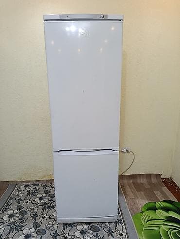 Холодильник Indesit, Б/у, Двухкамерный, De frost (капельный), 60 * 185 * 60