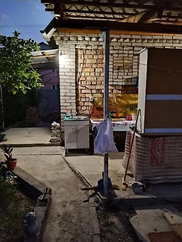 Дачный участок с кирпичным домиком и хозяйственными постройками - — 1