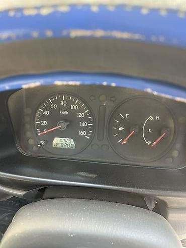 Компактный бортовой малотоннажный грузовик Nissan (правый руль) — 6