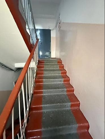 коридорный: 1 комната, 18 м², 5 мкр Общежитие, 2 этаж, Требуется ремонт — 1