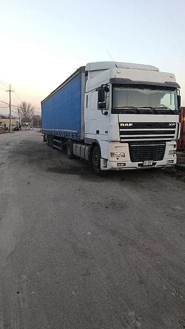 toyota corolla axio: Тягач, DAF, Тентованный — 1