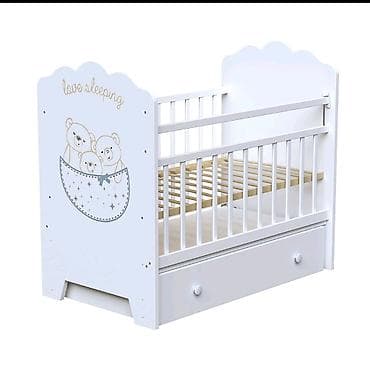 продаю детскую кровать: Детская кроватка с рисунком медвежат на торцевой стенке. - Цвет — 1