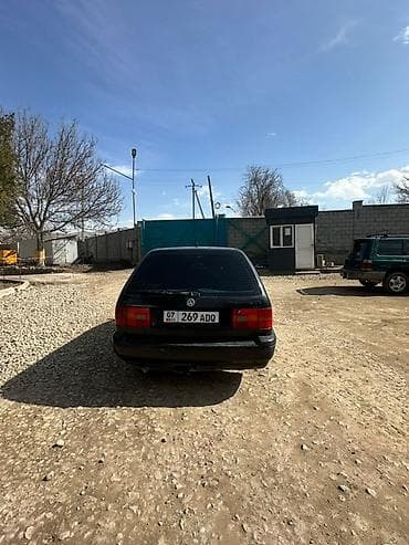 Volkswagen Passat Variant: 1993 г., 2 л, Механика, Бензин, Универсал — 1