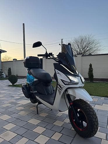 600 куб: Тип скутера 150 куб. см, Бензин, Новый — 2