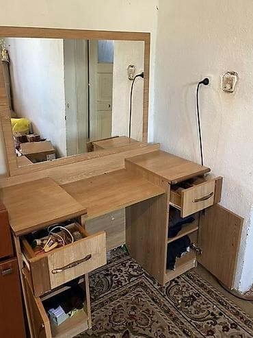 макс: Туалетный столик, Б/у, С зеркалом, цвет - Коричневый, ЛДСП — 4