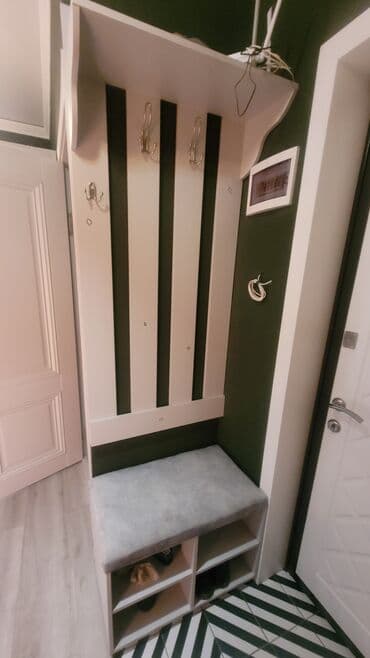 Прихожая новая высота веш.150 ширина 70 Сидушка шир 70 выс 48 глуб 40