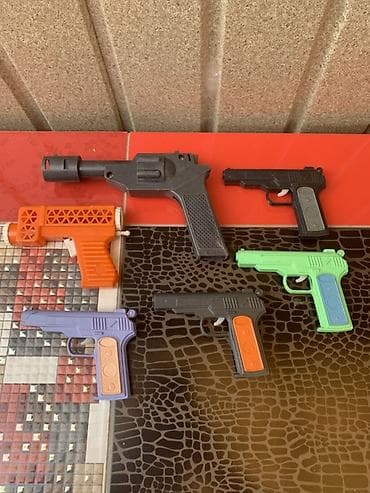 Игрушки: Коллекция винтажных игрушечных пистолетов В наличии: 🔫 Большой — 1