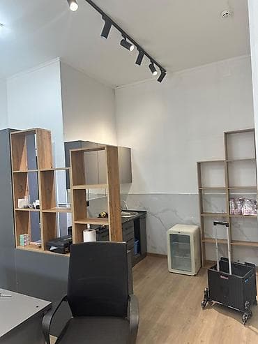 сдается кабинет в салоне: Аренда офисов, 44 м², С отдельной кухней — 5