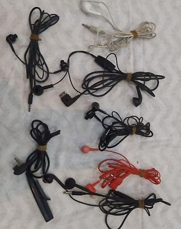 samsung buds plus: Продаю разное электроника и аксессуаров. Состав: - Проводные — 1