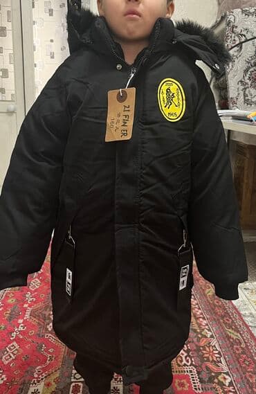 Новая куртка в размере примерно 8-9лет. Нам подарили прогадали с