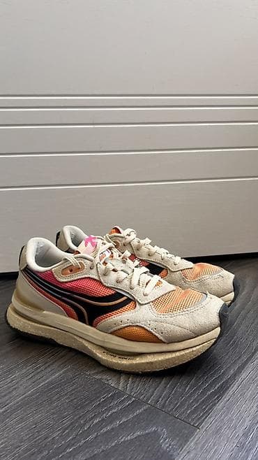 Кроссовки Li Ning Характеристики: - Верх: комбинация сетки и замши