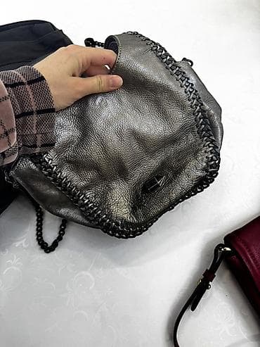 Аксессуары: . Продаю Кожаные оригинальные сумки б/у в хорошем состоянии Цена — 6