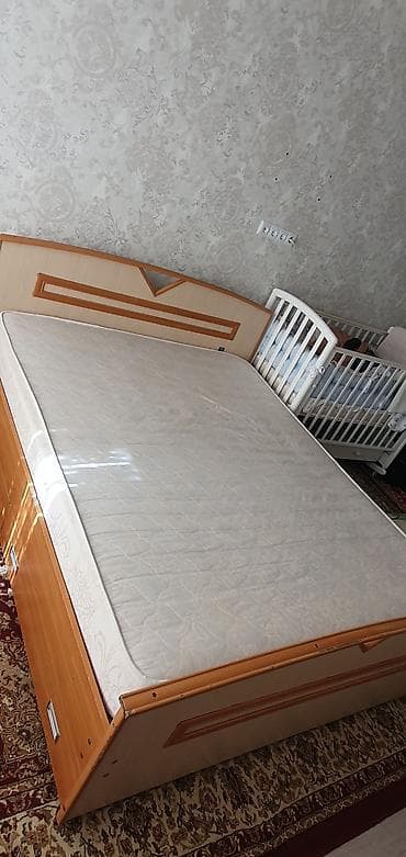 Шкафы: Двуспальная кровать, Б/у, С матрасом, длина - 200 см — 3