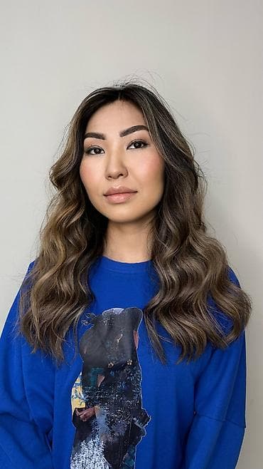 салона красоты: В салон красоты требуется парикмахер-колорист с опытом Навыки умение — 7