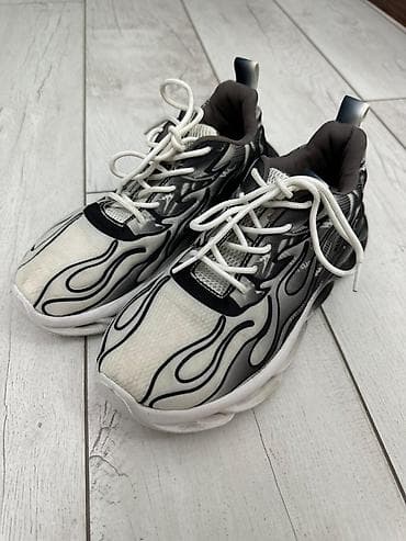 красный пиджак: Яркий женский образ: неоново‑зеленый пиджак и кроссовки с огненным — 2