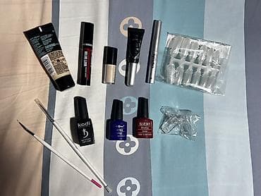 Набор для макияжа и маникюра Состав: - Тональный крем Maybelline Fit