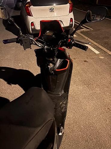 bmb 39: Скутер WANGYA Twist 50/125 (стикеры на облицовке) - Спортивный — 4