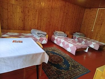 сарай сдаю: Комната в деревянном доме/базе отдыха для размещения группы. - — 2
