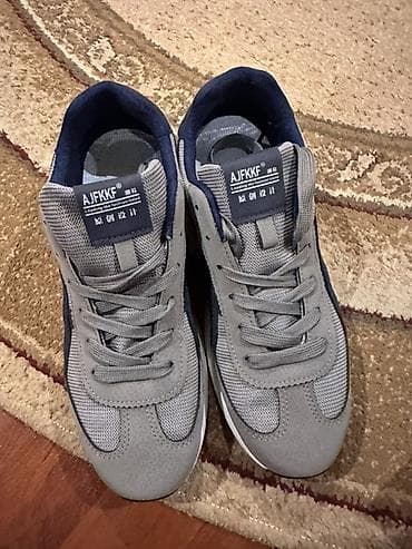 Мужские кроссовки, 42.5, 42, 43, Новый, цвет - Серый, Самовывоз